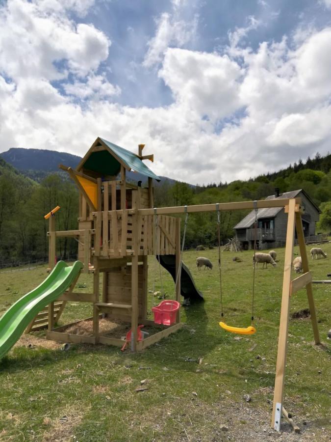 Les Chalets De La Foret D'Issaux Osse-en-Aspe Exteriör bild
