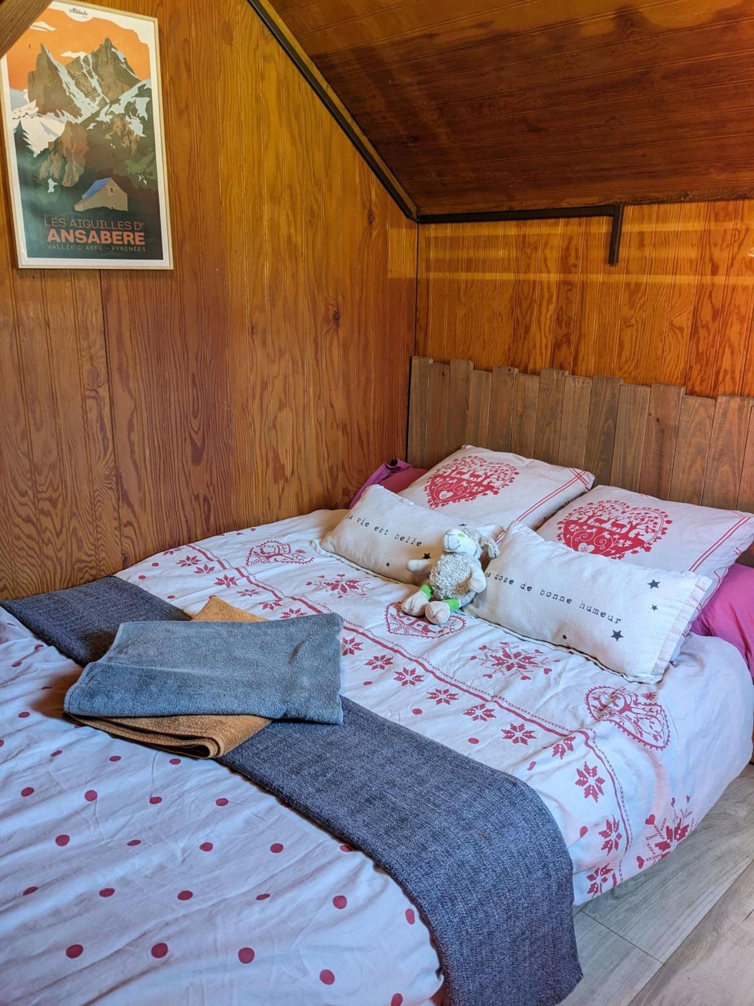 Les Chalets De La Foret D'Issaux Osse-en-Aspe Exteriör bild