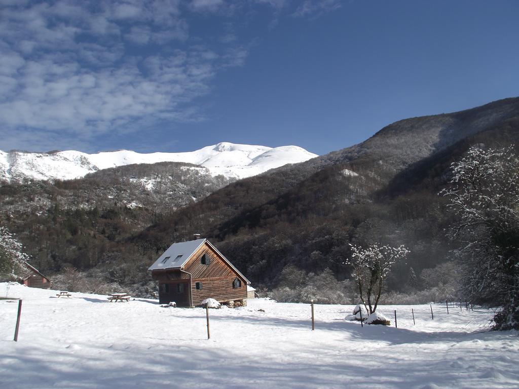 Les Chalets De La Foret D'Issaux Osse-en-Aspe Exteriör bild
